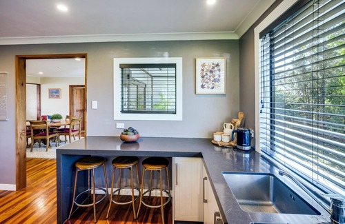 Te Awanga House | Coastal Serenade - Te Awanga Holiday Home