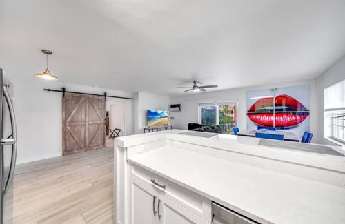 Coral Ridge Apartment | Coastal unit! .5 miles to Beach!