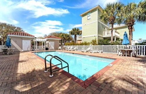 Emerald Waters Village House | Coastal91 Free Golf Cart Gated Beach Access