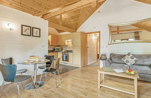 Tilford Ski Chalet | Cobbett Contemporary Premier