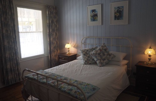 Willunga Bed & Breakfast | Cobblers Cottage B & B accommodation