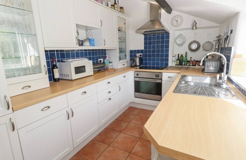 Littlebredy Cottage | COBBLERS COTTAGE, pet friendly, with open fire in Langton Herring