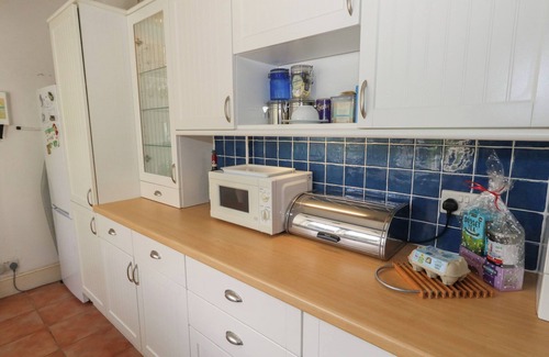 Littlebredy Cottage | COBBLERS COTTAGE, pet friendly, with open fire in Langton Herring