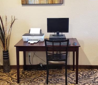 Clarion Hotel | Cobblestone Inn & Suites - Clarion