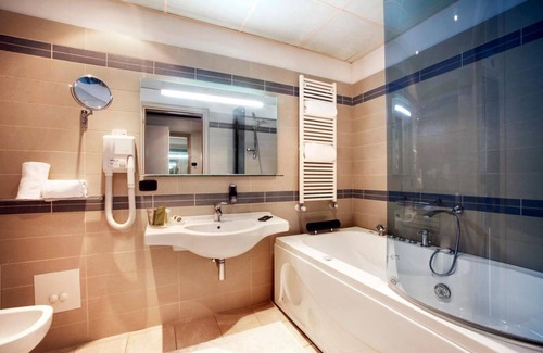 Sarnico Hotel | Cocca Hotel Royal Thai SPA