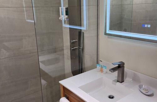 Paget Hotel | Coco Reef Bermuda