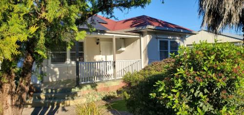 West Tamworth House | Coco's Cottage