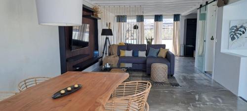 Los Cocoteros Apartment | CocoMar II- Ocean view luxury loft
