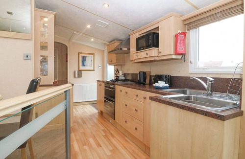 Trearddur Bay Cottage | COED LLAI LODGE, pet friendly, with a garden in Trearddur Bay