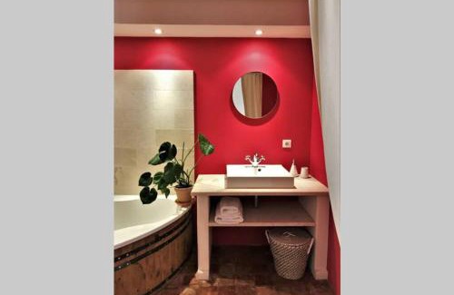 Goudargues Apartment | COEUR de GOUDARGUES! 3 ch, 3 SDB, Extérieur, CLIM