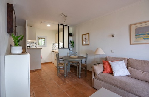 Pont Royal Apartment | Coeur Provence T2 renovated, air-conditioned, nice view, pool, golf, Aix en Prov 30mn