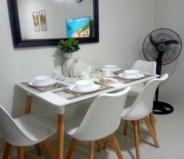 San Dionisio Apartment | Coho Staycation with Free swimming in Las Pinas