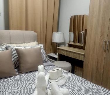 San Dionisio Apartment | Coho Staycation with Free swimming in Las Pinas