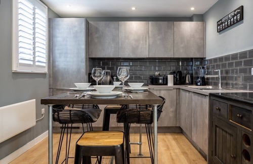 Butetown Apartment | Cohost Partners Cardiff Bay Retreat With Balcony