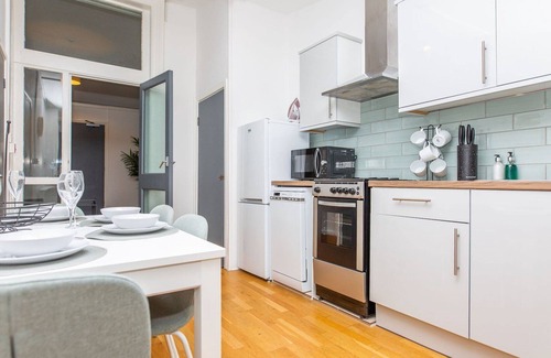 Sketty Apartment | Cohost Partners Charming 2BR in Brynmill Free Parking