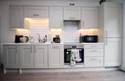 Cardiff Apartment | Cohost Partners Charming 2BR Retreat in Cardiff
