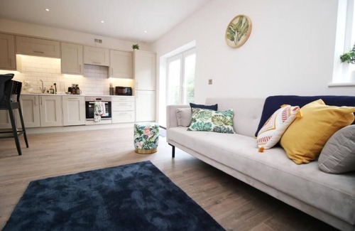 Cardiff Apartment | Cohost Partners Charming 2BR Retreat in Cardiff