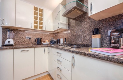 Roath Apartment | Cohost Partners Cozy 2BR Retreat Near Roath Park