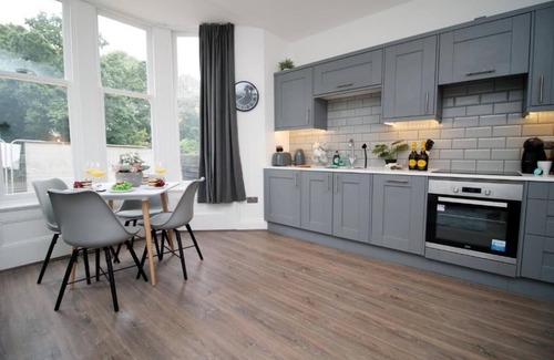 Cathays Apartment | Cohost Partners Cozy Stay in Cardiff Near Attractions