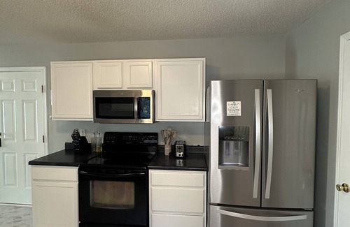 Huntcliff House | Cola Cozy Homes near Ft Jackson