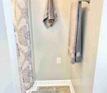 Huntcliff Villa | COLA Lakeview Oasis - King Suite