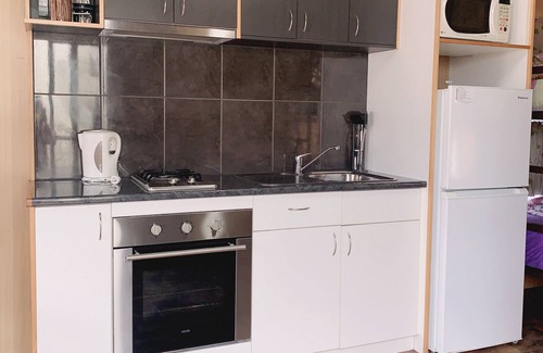 Colac West Hotel | Colac Otway Caravan & Cabin Park