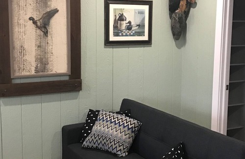 Colchester Cottage | Colchester cottages a stones throw away from beaches, wineries, marina, parks.