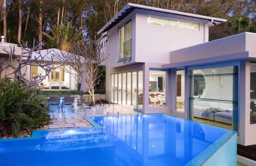 Erina House | Colenso Luxury Home, Perfect for Friends & Family