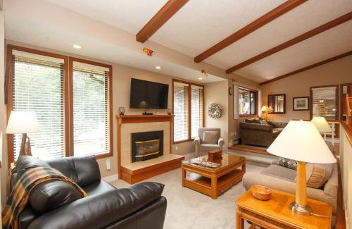 North Saanich House | Coles Bay Vacation Retreat