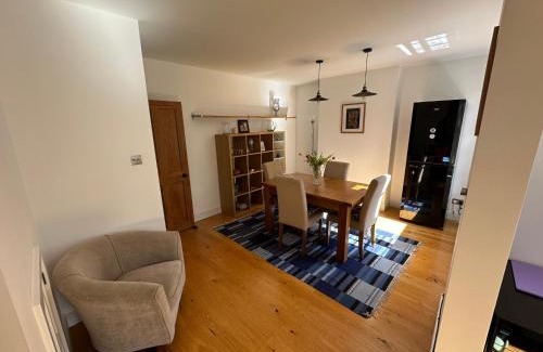 Burnt Oak House | Colindale Lush Stay 30 mins central London