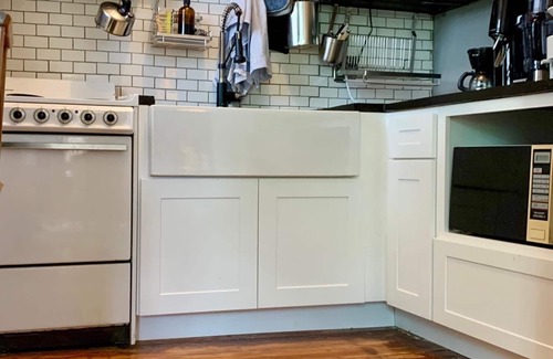 Wayland House | COLLEGE HILL ONE BED