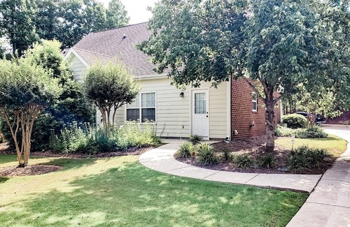 Athens Condo | College Town Retreat! Close to UGA and Downtown!