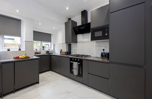 Chorlton-cum-Hardy House | CollegeHouse-FREEParking&HighSpeedWIFI-Modern-Cosy