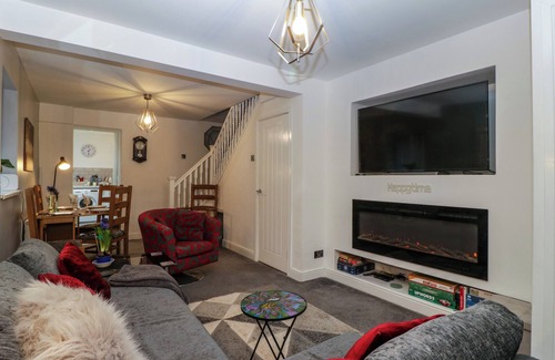 Cinderford Cottage | COLLIERS COTTAGE, pet friendly, with a garden in Cinderford