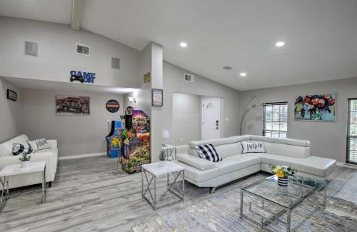 Garland House | Collins Family-Friendly Texas Home with Private Pool!