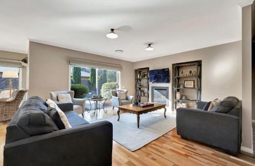 Bright House | Collins Retreat - 4 Bedroom home with Pool