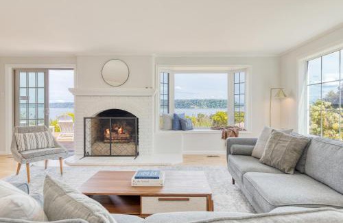 Langley House | Colonial Bluff House Above the Sea by AvantStay
