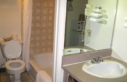 Brandon Hotel | Colonial Inn