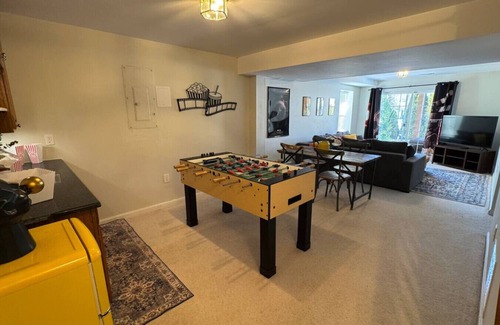 Manassas House | Colonial Playland - 5BD, Private Yard, Game Room