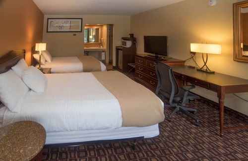 Lyndon Center Hotel | Colonnade Inn