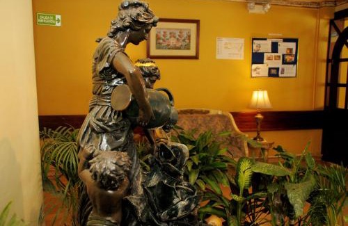 Parroquia Huachi Loreto Hotel | Colony Inn Hotel