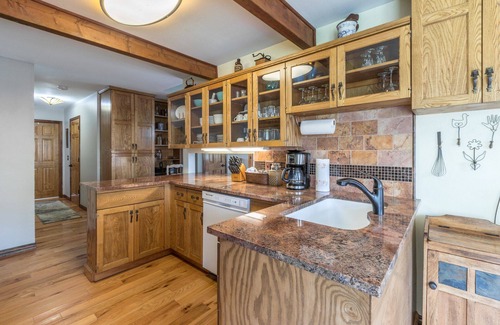 Idlewild Estates House | Colorado Cabin - Minutes from Downtown Ouray - Pet Friendly