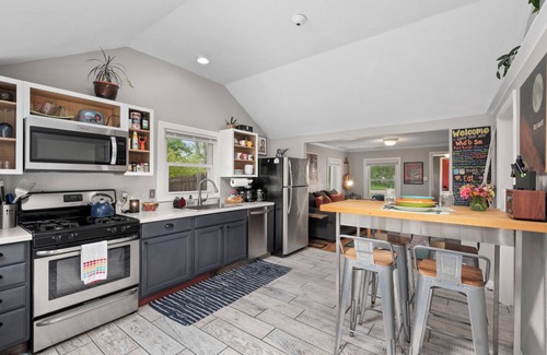 Barths House | Colorado Cozy Cottage by Red Rocks & Denver