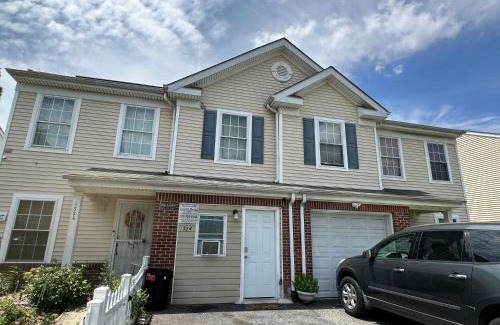 North Philadelphia West House | Colorful 3 bedrooms twin home near Center