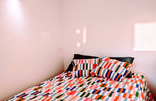 Heilig Kerst Apartment | Colorful Flat @ trendy old docks. nPerfect for couples. Expandable to 3 bedrooms