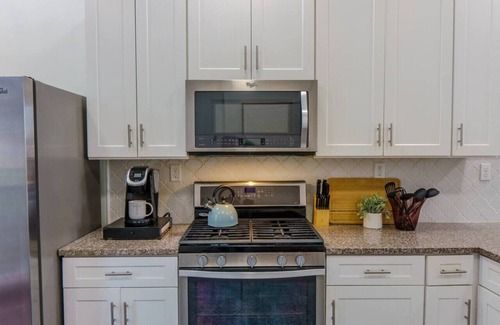 Mount Auburn Apartment | Colorful Oasis | Mulberry