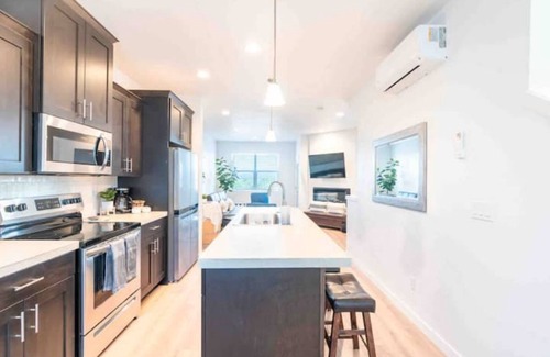 Troutdale House | Columbia River House - walk to Edgefield, town, food, art and more
