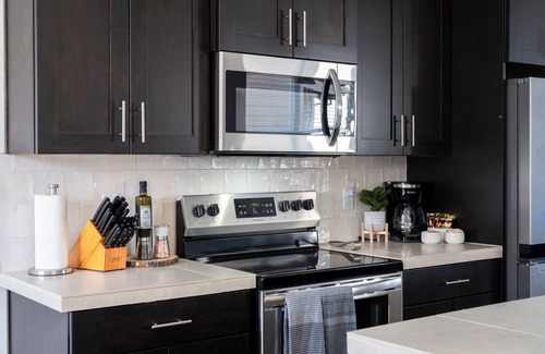 Troutdale House | Columbia River House - walk to Edgefield, town, food, art and more