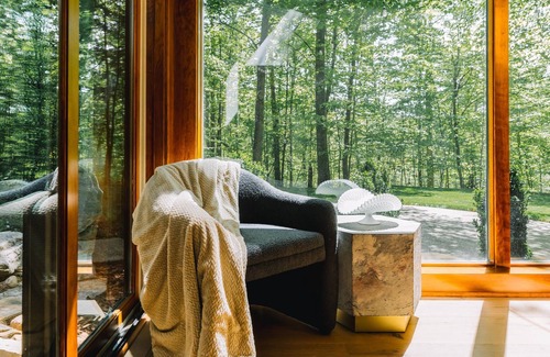 Gahanna House | Columbus l 6 Acres with Luxury l Nature Play | Chef’s Kitchen