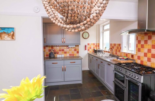 Hele Cottage | COMBE VIEW, pet friendly, character holiday cottage in Ilfracombe